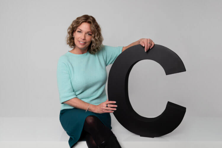 Claudia Bouwens bij de letter C voor Co-creëren: Professionele groei bij HRM support, loopbaanbegeleiding en groeiprogramma’s voor zzp