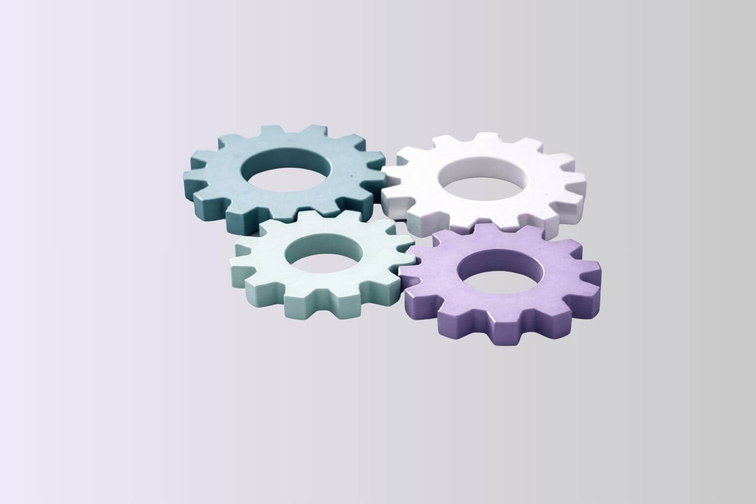 Vier tandwielen in zachte huisstijlkleuren die samenwerking, rolverdeling en afstemming binnen teamontwikkeling verbeelden.
